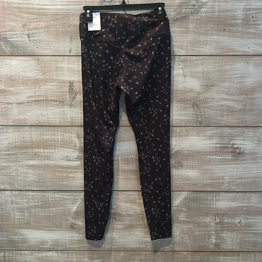 NWT NIKE DRI-FIT  floral Training leggings with roses size M